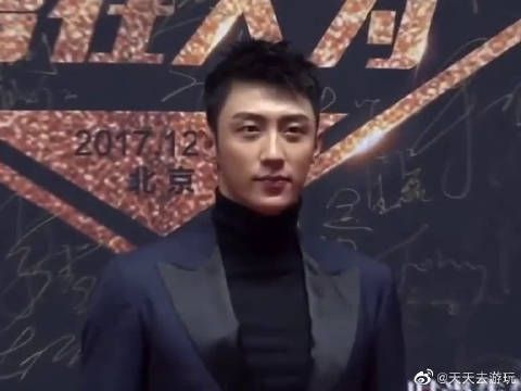 外国超模都在感叹“好帅的一中国小伙”