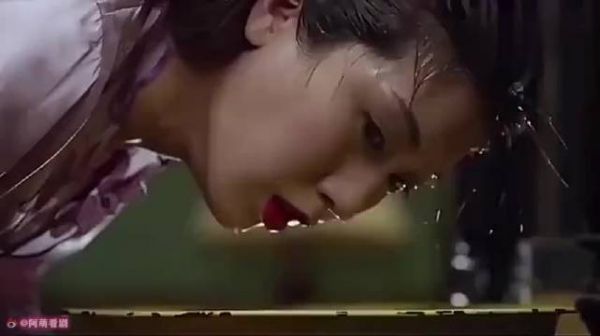 妻子睡觉都化妆，丈夫发现有猫腻，当场让妻子卸妆！