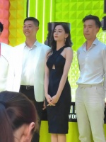 哈哈哈,热巴是什么笨蛋美女啊 自己把自己逗笑了……