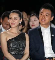 他毕业娶了女老师,是三个孩子的爹,如今乃是人生赢家