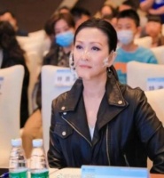 52岁陈慧珊近况曝光,读博士8年未毕业,立志当教育工作者