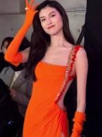何穗不愧是超模,这身材真绝!陈伟霆好眼光