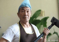 本是国家一级演员却无戏可拍,因“一句脏话”爆红,沦为网红大爷