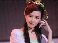 她24岁未婚先孕,34岁被丈夫无情抛弃,36岁为儿子复出终于爆红