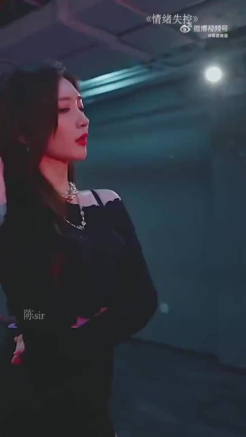 江疏影大腿跳舞太撩人，女神是大长腿女神