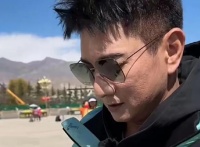 吴奇隆现身西藏布达拉宫,真实皮肤状态曝光,引起网友热议