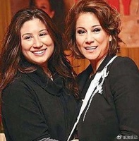 丈夫已离世4年,她却为亡夫生女,独自抚养成人,如今亭亭玉立