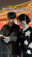 情侣天安门拍照留念,男生英俊帅气,女的温婉庄重……