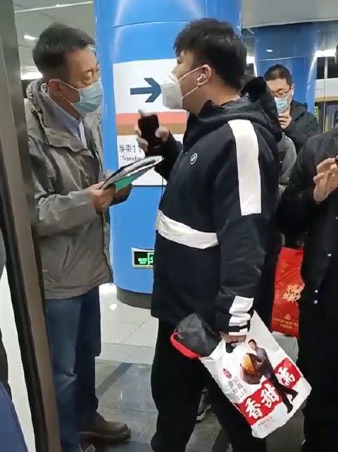 没有规矩不成方圆!对于某些人来说排个队都那么难