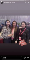 章泽天与香港名媛同框,生二胎后身型显臃肿,一旁何超琼气场全开