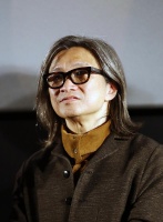 她和著名导演同居20多年,孩子13岁仍无名分,今54岁幸福不已