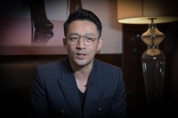 汪小菲抵达台北与儿女团聚,S妈劝他不要和大S再吵了,他说“再说”
