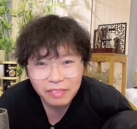 黄锐回应李飞上热搜:不要再传谣了 我真的不知道