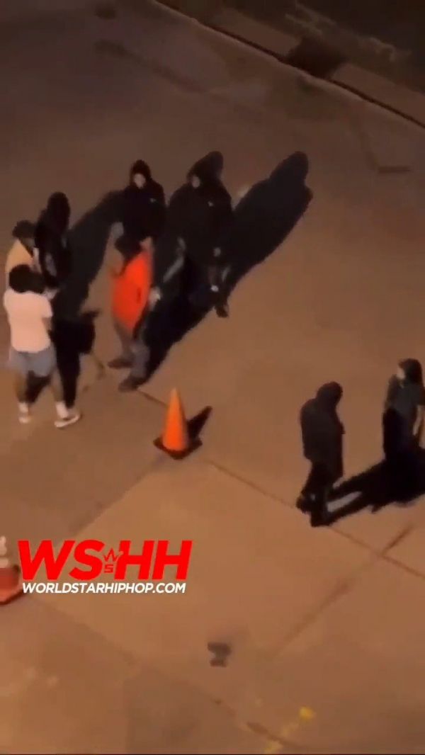 有枪不早开?非要打一拳才掏枪互射