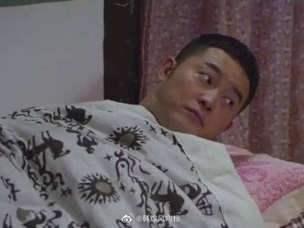 一只耗子拉进了二人关系,男人终于如愿以偿上床了