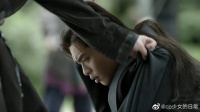 一群六品高手围攻,范闲却蹲地看石头,王启年小手急坏
