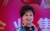 当78岁李谷一摘掉假发,卸掉浓妆,引起网友热议