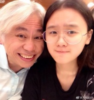 李坤城头七,小40岁遗孀晒照透露海葬地点,称老公过世后未入梦