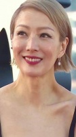 这状态女王范十足,不敢相信她已经50岁了,说她25岁也没人反对吧