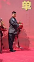 大衣哥闪亮登场,气质就是不一样!