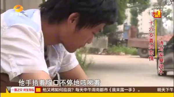 妻子上班累了不想过夫妻生活，丈夫竟抽出皮带暴打她，骨头都碎了