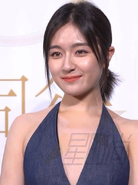 镜头下真的好严格啊,果然明星上镜会显胖……