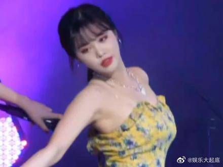 这女人太勾人了!怎么能不爱!
