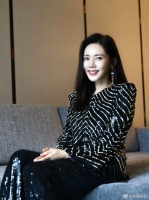秋瓷炫乘风幕后花絮照,真的自信大方……