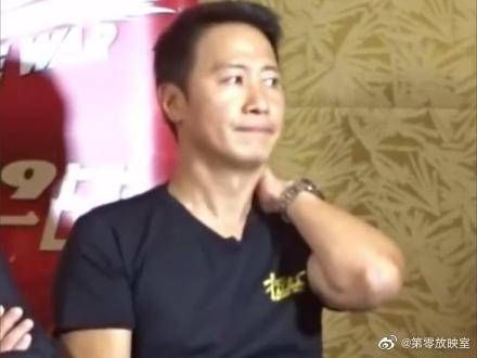 久违出席活动,56岁的他依然儒雅帅气,他是最低调的天王……