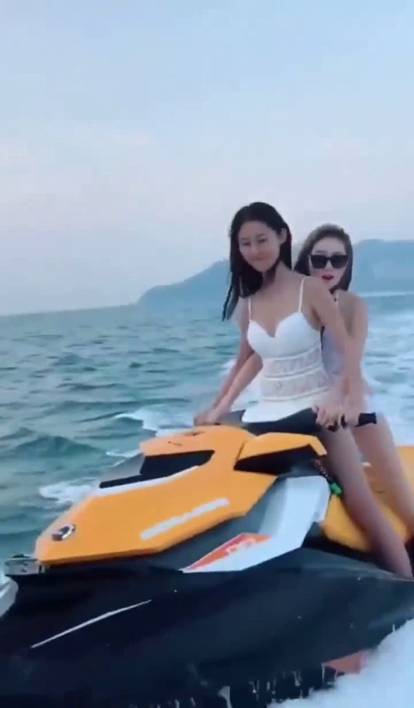 美女与美女之间的较量