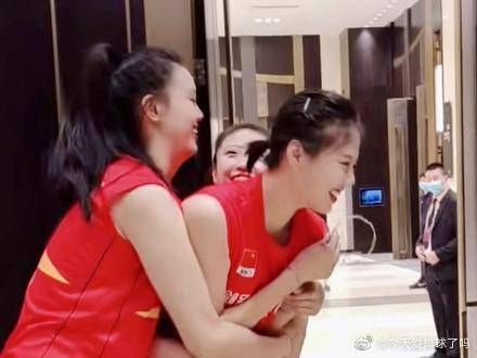 中国女排姑娘们真的太欢乐了……