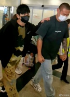 阔别三年再来内地!周杰伦抵达厦门机场获大批粉丝接机