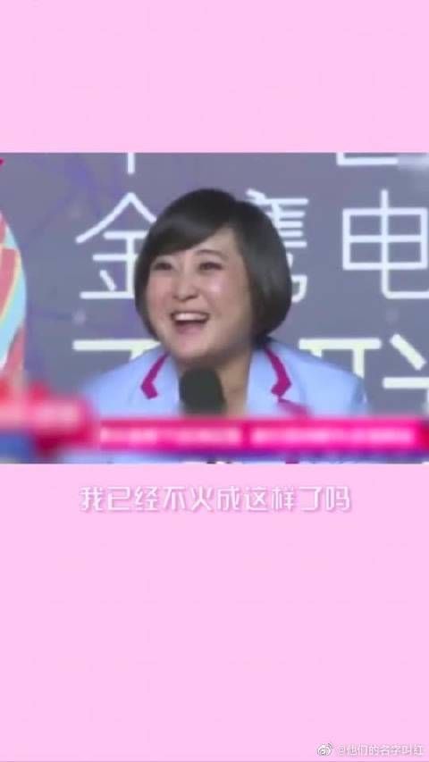 贾玲在采访中全程金句,连记者都笑疯了,你俩就不要出来霍霍了!