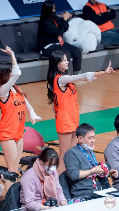 这个韩国大学生拉拉队美女放到你们大学能不能超过80%的女生?