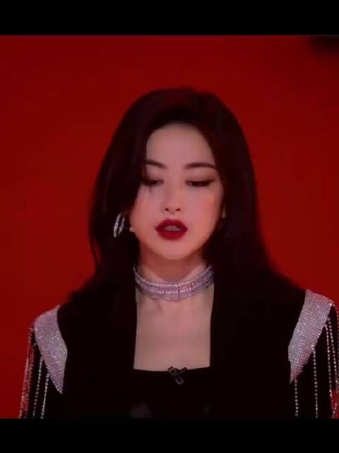 来看一波朱珠的直拍!一公舞台反差感好强!