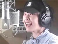 黄老师素颜亮相,惊现容貌大变化,引起网友热议