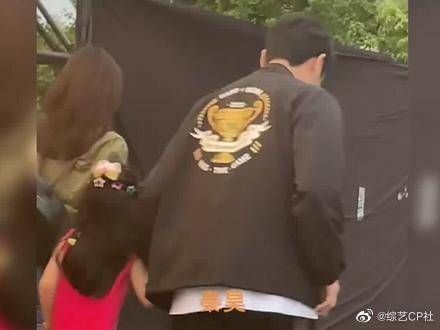 伊能静回应秦昊与女子带娃,网友真的不尴尬吗