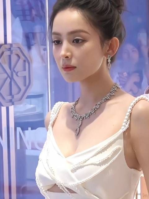 新疆第一美女古力娜扎,这颜值在整个内娱也是最美的吧!