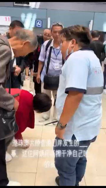 5月19日港珠澳大桥香港口岸,大陆游客大妈在大堂吐痰……