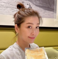 周丽淇罕见分享全家福庆祝儿子3岁生日 母子俩嘴对嘴亲吻很有爱