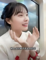 这招狠!黄老师真实颜值被央视曝光,“嫩牛五方脸”和杨幂有一拼