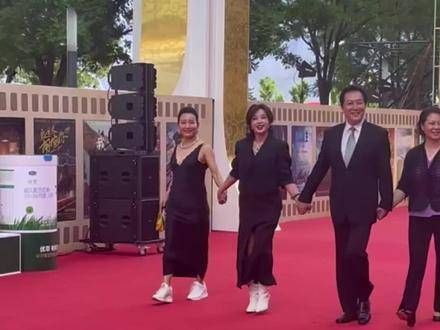 唐国强，刘晓庆华表奖红毯世纪合体……