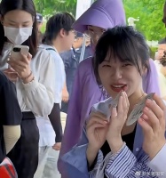 挖呀挖黄老师首次出席线下活动,无滤镜下颜值被嘲讽,知情人透露内幕