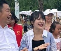挖呀挖黄老师“变脸术”引粉丝不满,国外禁止网红直播美颜