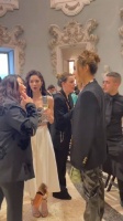钟楚曦和谷爱凌在秀场相遇,然后两大美女就开启了热聊模式……