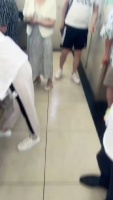 网友:感觉她们是在耍流氓,这种情况可以报警吗?