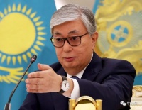 这个邻国总统真不简单,当着普京的面这样表态