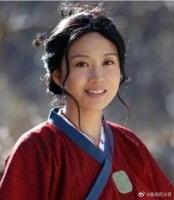 刚离婚的闫妮去买房,售楼小姐看她衣着普通,就随便一指:这套不错,400平,才1200万,买吗?