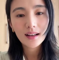 李亚鹏指责妻子公开露面直播,妻子怒斥家里揭不开锅,引起热议