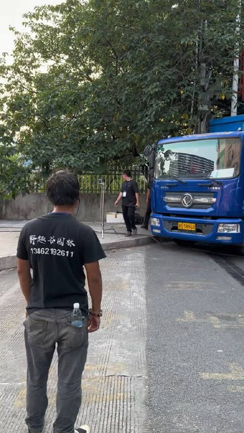 突然觉得张颂文就拍拍戏也挺好,不用非得去得奖,娱乐圈太复杂了